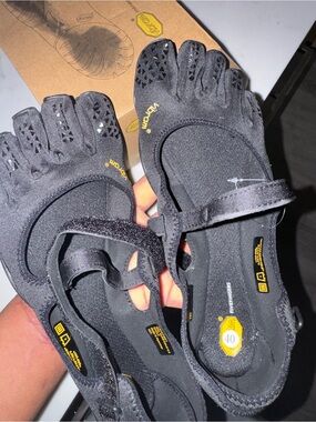 Vibram FiveFingers Women's Black Minimalist Toe Sandals